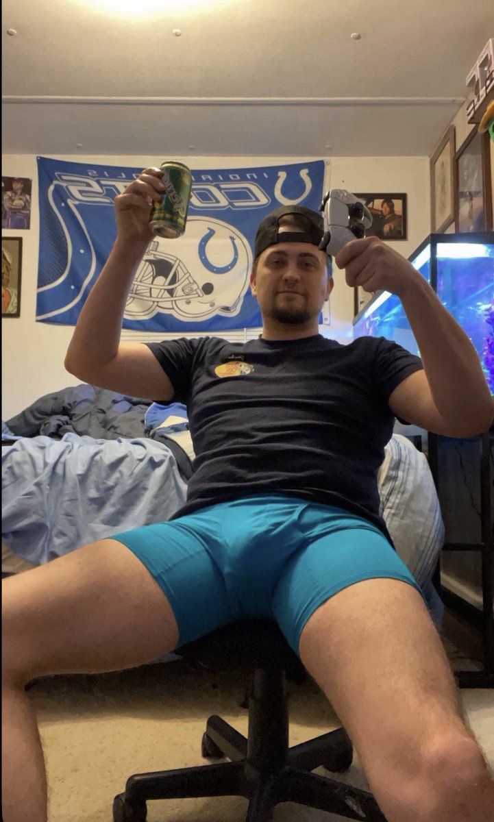 itsallenmike1's tweet photo. Ps5, vernors, .. OF link in bio go sub 🔥❤️ https://t.co/d46FYO0UYK
