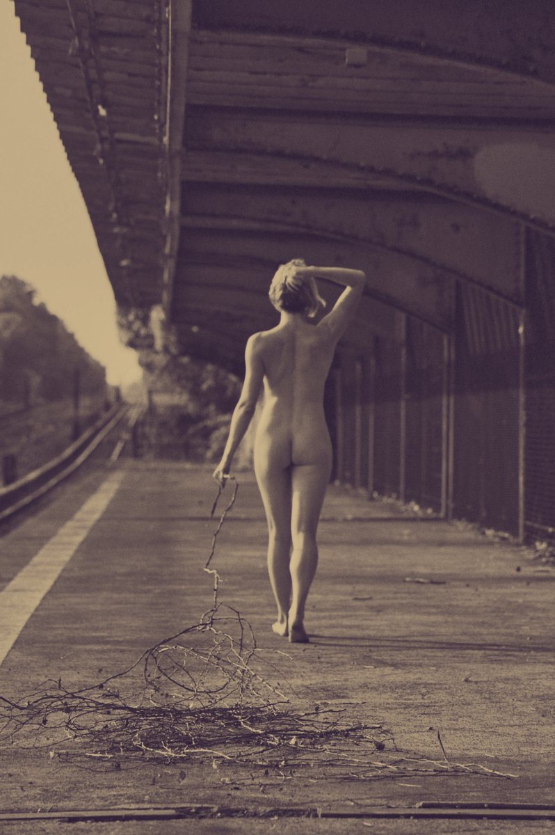 genegeter's tweet photo. Figurative.
#humanform #backless #trainstation #branches https://t.co/cyqXsPWBEx