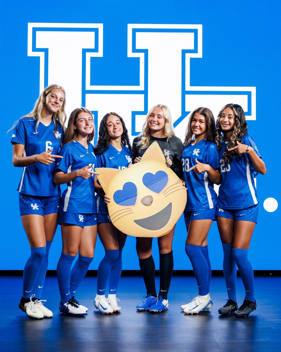 ImYouthSoccer's tweet photo. Great picture of 6 of the 9 players (all play in the #ECNL) from the Class of 2028 who have verbally committed to @UKWomensSoccer who all got to meet each other recently on their official visit. Congratulations!! https://t.co/4lKZnmmxgh
