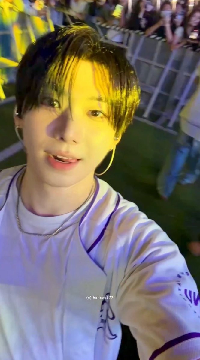 camsahamnidarks's tweet photo. This is illegal. Wtf. 

📷 @/hansae577 https://t.co/5KIup8gQR8