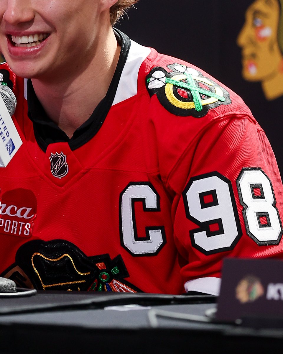 NHLBlackhawks's tweet photo. a great day celebrating our 𝐂aptain 🏠 https://t.co/l1hQ0n1plu