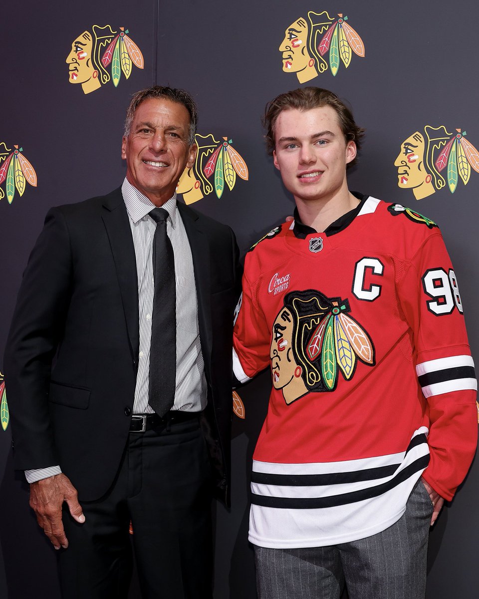 NHLBlackhawks's tweet photo. a great day celebrating our 𝐂aptain 🏠 https://t.co/l1hQ0n1plu