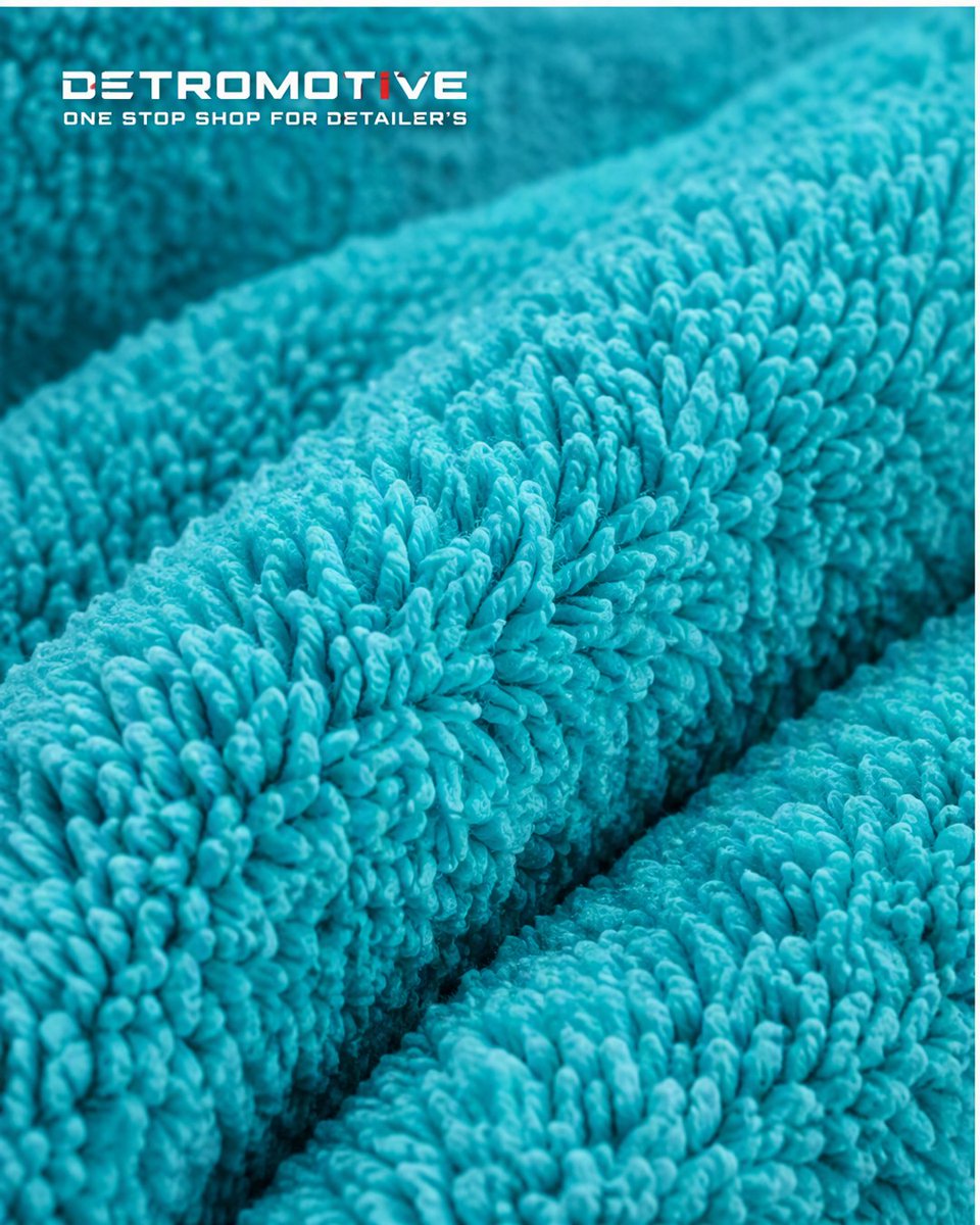 LavernaFayeks's tweet photo. Stop mixing random cloths in your detailing workflow. A flawless finish needs dedicated tools for each stage. Use the right microfiber density to protect paint and speed up turnover. 1. Heavy-duty drying towels
2. Low-pile coating leveling cloths https://t.co/Yr0CCKMmWh