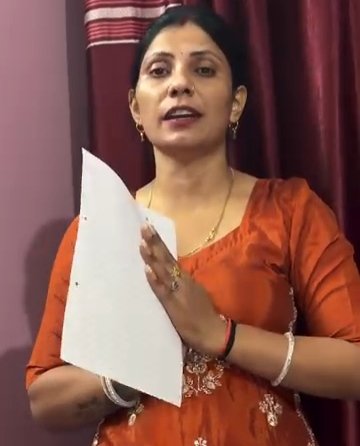 ShivrajXind's tweet photo. ये सोनम यादव हैं जो राजस्थान की सोशल मीडिया क्रिएटर हैं! दो दिन पहले ये हरिद्वार गंगा स्नान करने गईं थीं! इन्होंने गंगा स्नान की वीडियो अपने सोशल मीडिया अकाउंट पर शेयर की!

उसी वीडियो को कुछ शरारती तत्वों ने Ai से बनाकर वायरल कर दिया! सोनम यादव ने साइबर क्राइम में FIR करवा दी है! साथ ही सोनम ने हाथ जोड़कर विनती की ह�� कि,

जिन्होंने भी वीडियो शेयर की है प्लीज़ हटा दीजिए ! साइबर क्राइम सिर्फ वीडियो का स्क्रीनशॉट सर्च करेगी और सबके लिंक आ जाएंगे फिर कार्यवाही होगी ! इसलिए आगे से कोई शेयर न करें !