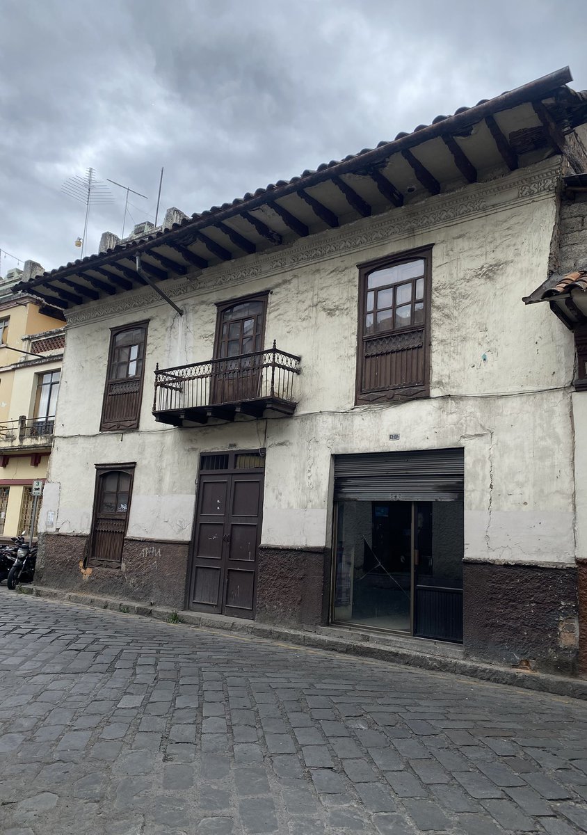 06_Lisss's tweet photo. En cada detalle, la historia de una ciudad y la esencia de su arquitectura.🤎🏛️
#5toA_UCACUE https://t.co/xsV5L8iVdC
