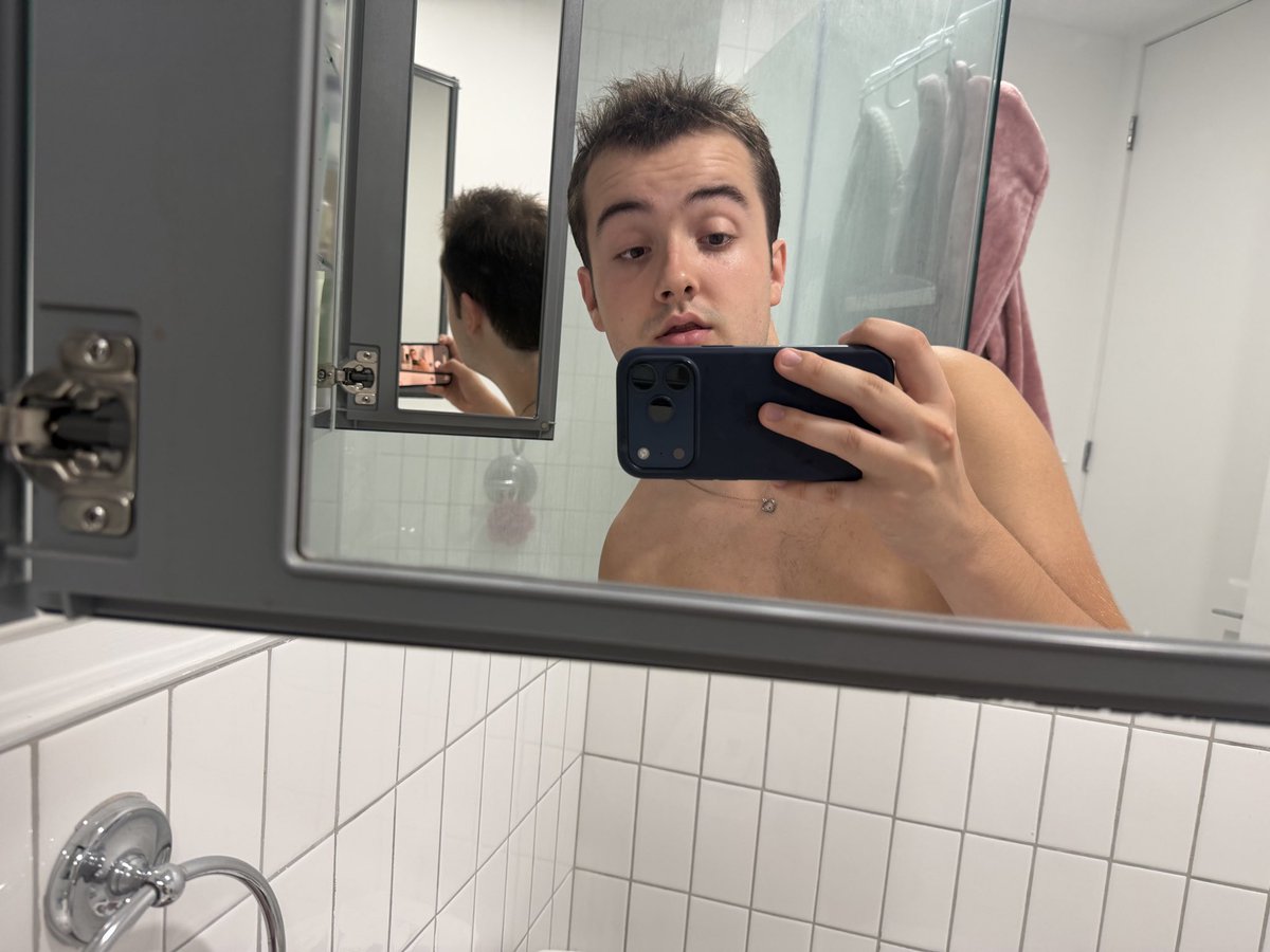 basti3_'s tweet photo. Felt sharkboy https://t.co/VyE0hNhJsN