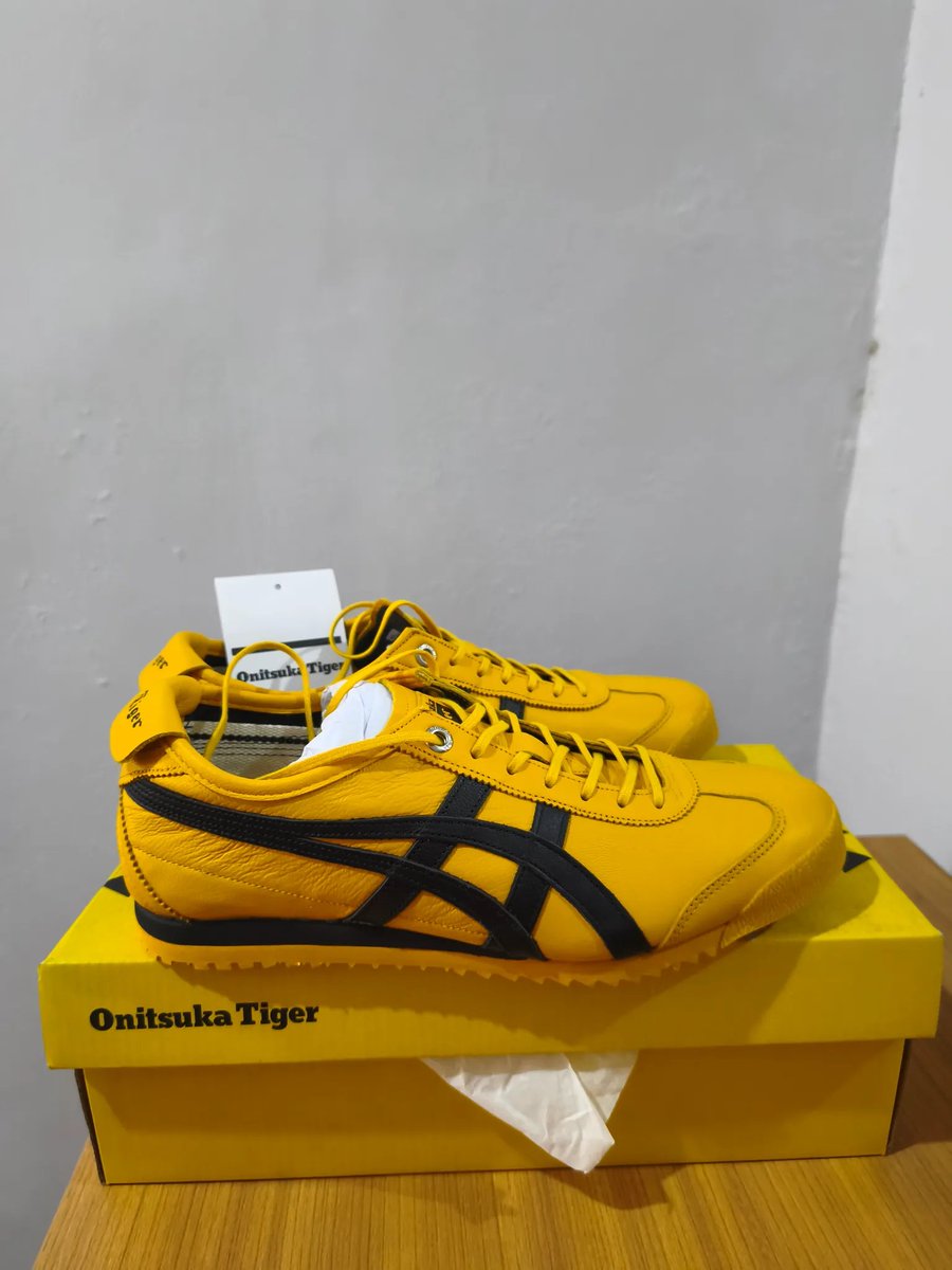 phileisophos's tweet photo. Haloo, aku mau jual Onitsuka Tiger Mexico 66 SD yellow black ukuran 39, alasannya karena salah ukuran. Aku ukuran 39 tapi ternyata ini 39 untuk 38. Belum pernah dipakai dan masih lengkap semua. Harga 2,9jt nego, lokasi Cilandak Barat, Jakarta Selatan. Minat DM yaa. Terima kasih! https://t.co/C4vlDrG51U