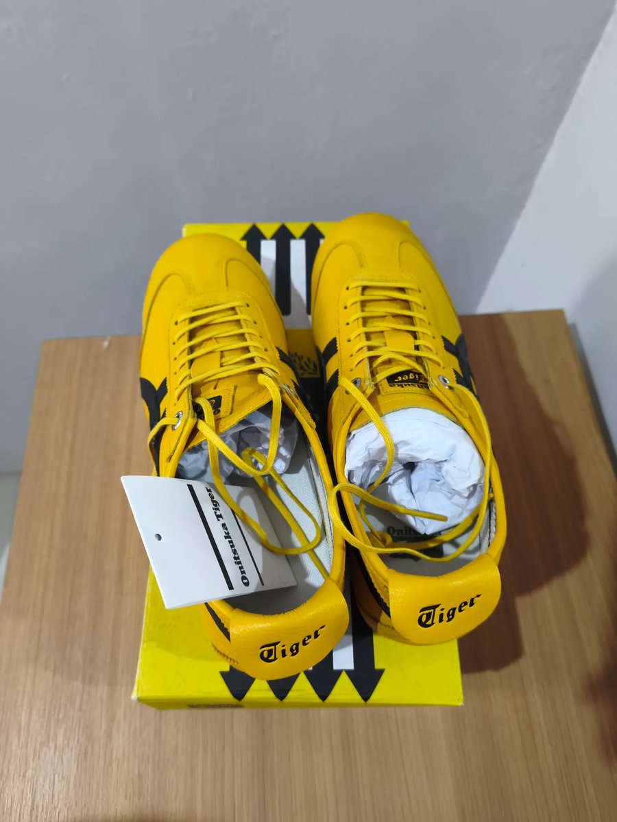 phileisophos's tweet photo. Haloo, aku mau jual Onitsuka Tiger Mexico 66 SD yellow black ukuran 39, alasannya karena salah ukuran. Aku ukuran 39 tapi ternyata ini 39 untuk 38. Belum pernah dipakai dan masih lengkap semua. Harga 2,9jt nego, lokasi Cilandak Barat, Jakarta Selatan. Minat DM yaa. Terima kasih! https://t.co/C4vlDrG51U