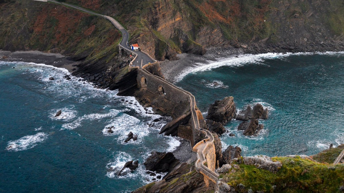 Blue_Parallel's tweet photo. Spain has more than 8,000 kilometers of coastline and is home to some of Europe’s most diverse landscapes, from Mediterranean shores to Atlantic cliffs and the volcanic Canary Islands. 🇪🇸 #Spain #TravelFacts #LuxuryTravel https://t.co/6JpF7wj7fS https://t.co/CnqZxYQG1O
