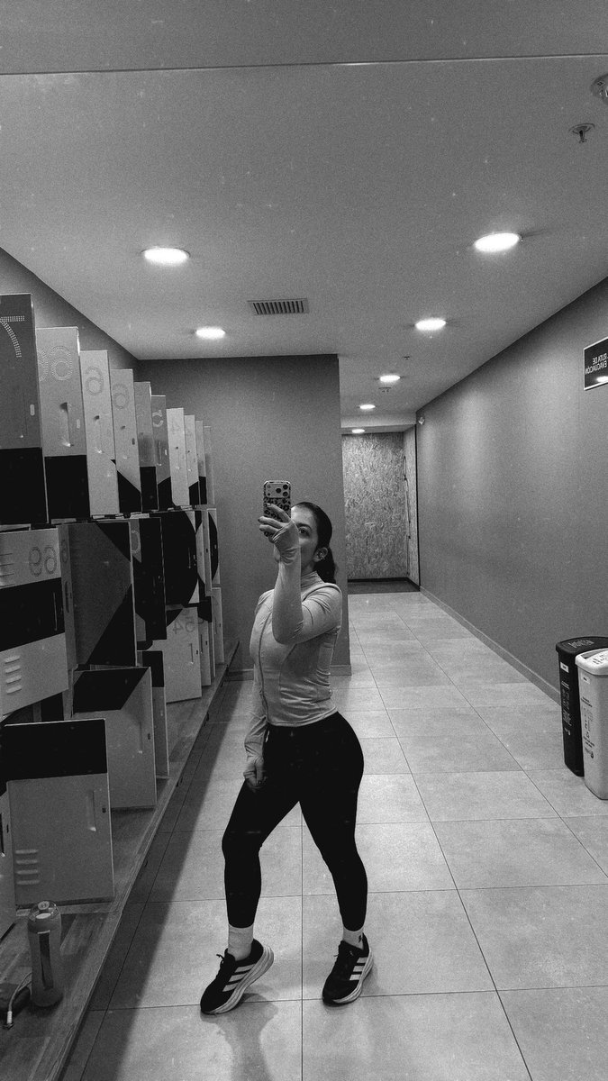 dmarin_era's tweet photo. El gimnasio es mi lugar felizzzzz 🤍 https://t.co/4Az6o2OJYk