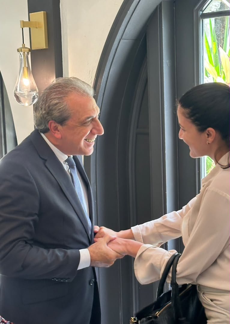 BiagioPilieri's tweet photo. Un honor compartir con Rosa María Payá, comisionada de la CIDH de la OEA, cuya voz y firme trayectoria en la defensa de los derechos humanos en nuestra región representan un respaldo invaluable para el pueblo venezolano. Reafirmamos nuestro compromiso ineludible por la libertad de los Presos Políticos en Venezuela, Cuba y Nicaragua.

Esta bandera simboliza la esperanza, la dignidad y la certeza de que no estamos solos en esta lucha por la libertad. 🇻🇪🇨🇺🇳🇮 🤝