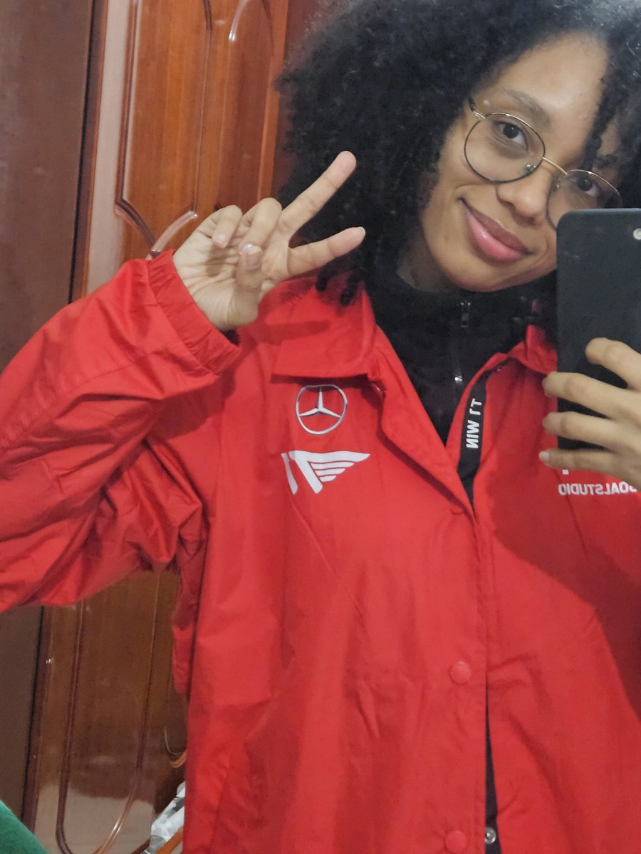 aKreankk's tweet photo. Aparecendo aqui pra dizer que era pra ter chegado antes do jogo, então culpo o sedex pela derrota.

Enfim, AMEI MINHA JAQUETA T1 FRENTISTA 🍅❤️
Obrigada, amg @Solzy_I 💖 https://t.co/fB7T0MJvOt