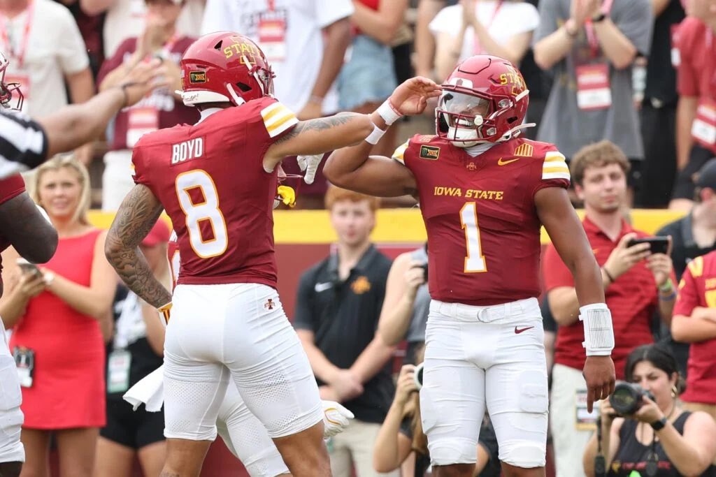D_Duff77's tweet photo. #AGTG After an amazing conversation with @wattup_alex I’m beyond excited to announce that I have received an offer from Iowa State University 🔴🟡🌪️ #GoCyclones #Blessed https://t.co/q4thx8bFym