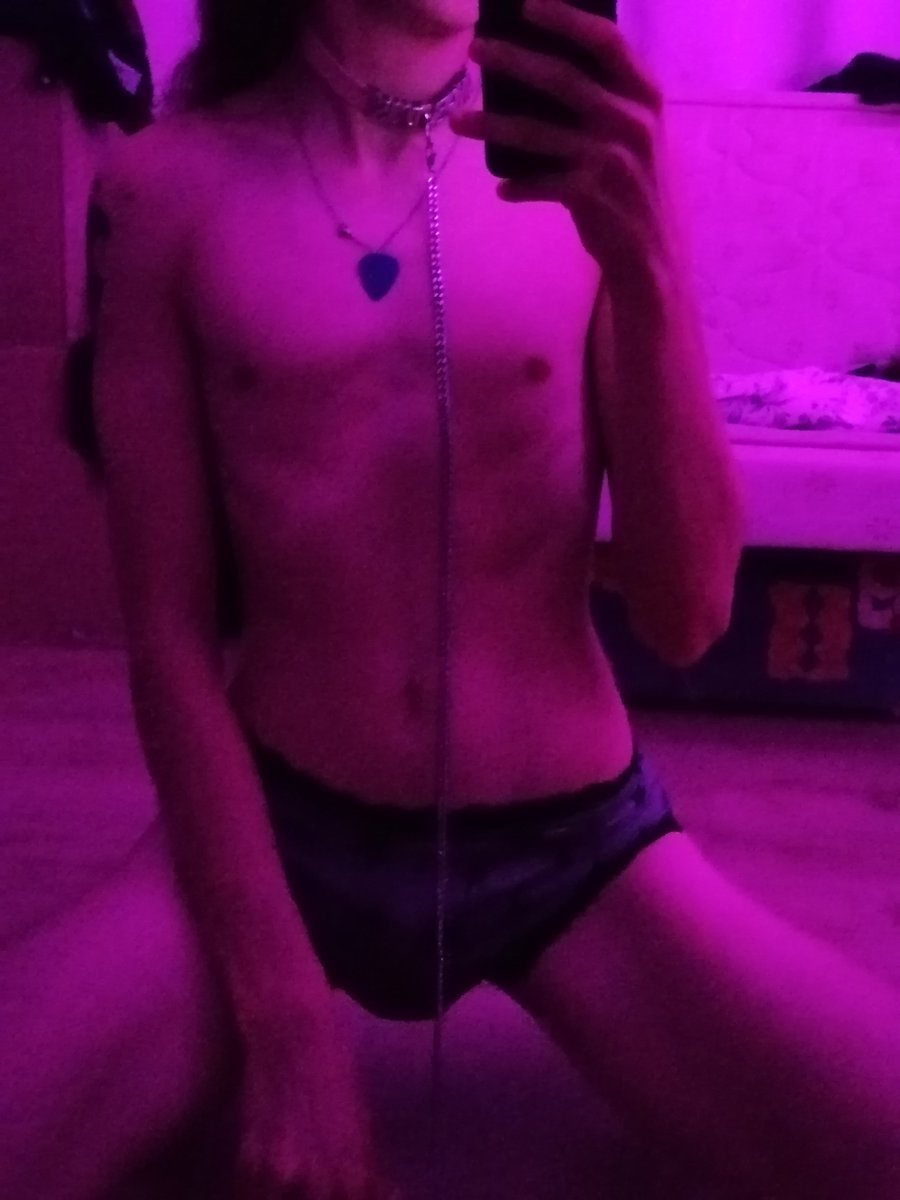 Verosikanm9c's tweet photo. Who wants to hold the chain for me~~ https://t.co/gEB7Es7fom