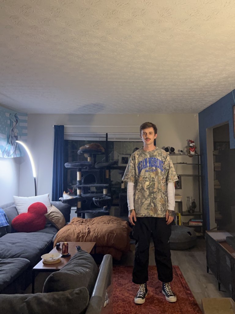 milkinhisbag's tweet photo. sorry about your divorce queen lemme know if you need anything. 6’4 btw https://t.co/n579gnGWWX