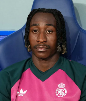 OutBasket's tweet photo. Umoja Gibson                            Diomande
250.000 €                                       140 M €
4 partidos                                    8 partidos
0 goles                                                0 goles
15 asistencias                          1 asistencia https://t.co/QghCFbtu4D