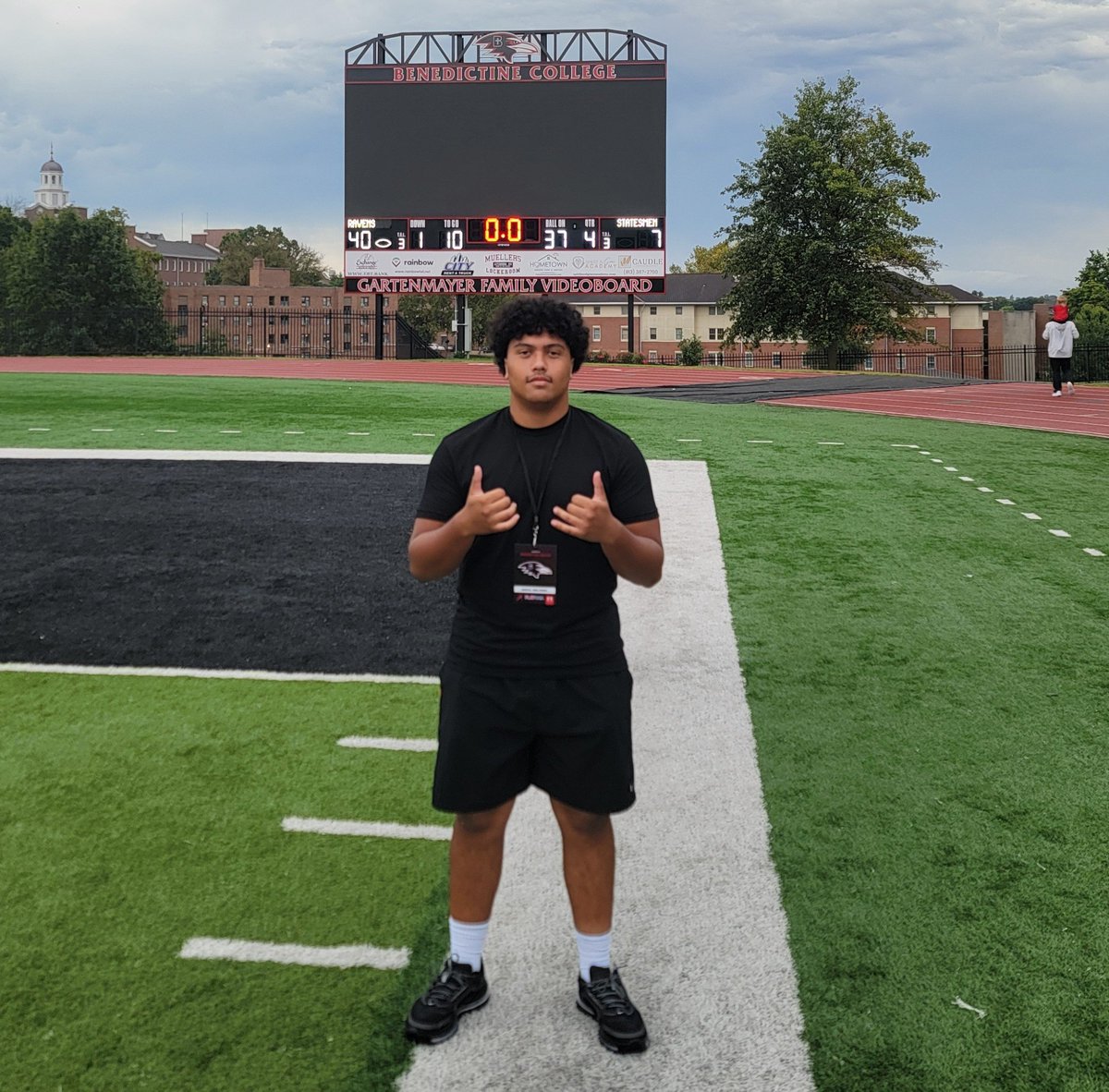 coach_matt_nalu's tweet photo. I haven't been back to @RavenFootballBC in years. It was a special weekend taking  @Makoajab for a game day visit, seeing old teammates and coaches. He got to experience what Raven football is about. The program is in great hands. Definitely miss it! https://t.co/Y9N0msoSJu