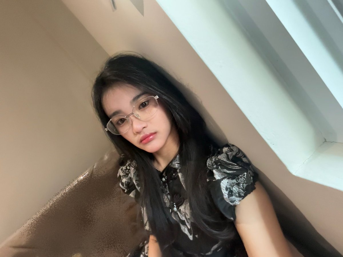 CErine_JKT48's tweet photo. terimakasiii banyak teman teman buat video call nya kemarin!! 🤍 tetap semangaatt walaupun baru awal minggu, KERENNN😎 JGN KAPOK KAPOK YA DATENG DN NGOBROL BARENG ERIN DI VC! nanti ketemu lg okkk🥹🍀🍀 https://t.co/aXDZRSltRz
