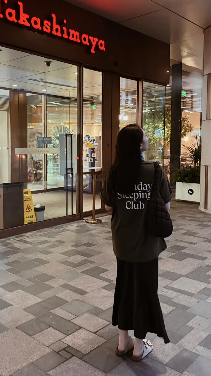 MarionAllyne's tweet photo. it is strange how moments linger in the mind long after they pass. does anyone else feel that weight? https://t.co/BJK3xFtBXO