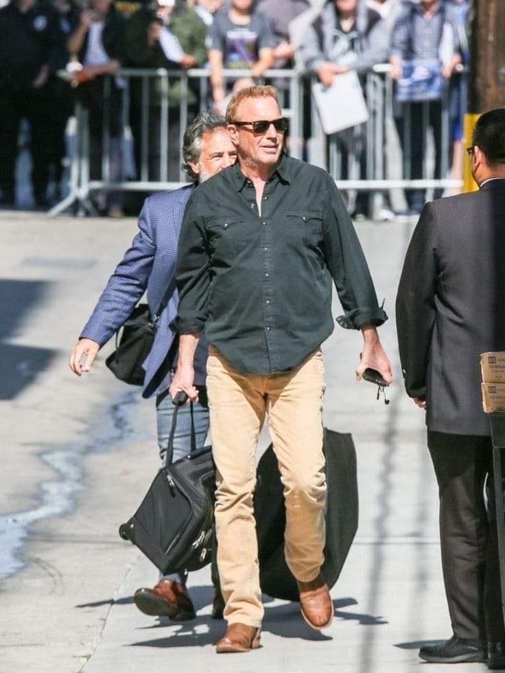 KevinCostntm's tweet photo. Kevin Costner 
Focus on the present moment. What you think and do today will shape your present and future. https://t.co/TfdMP9TUeZ