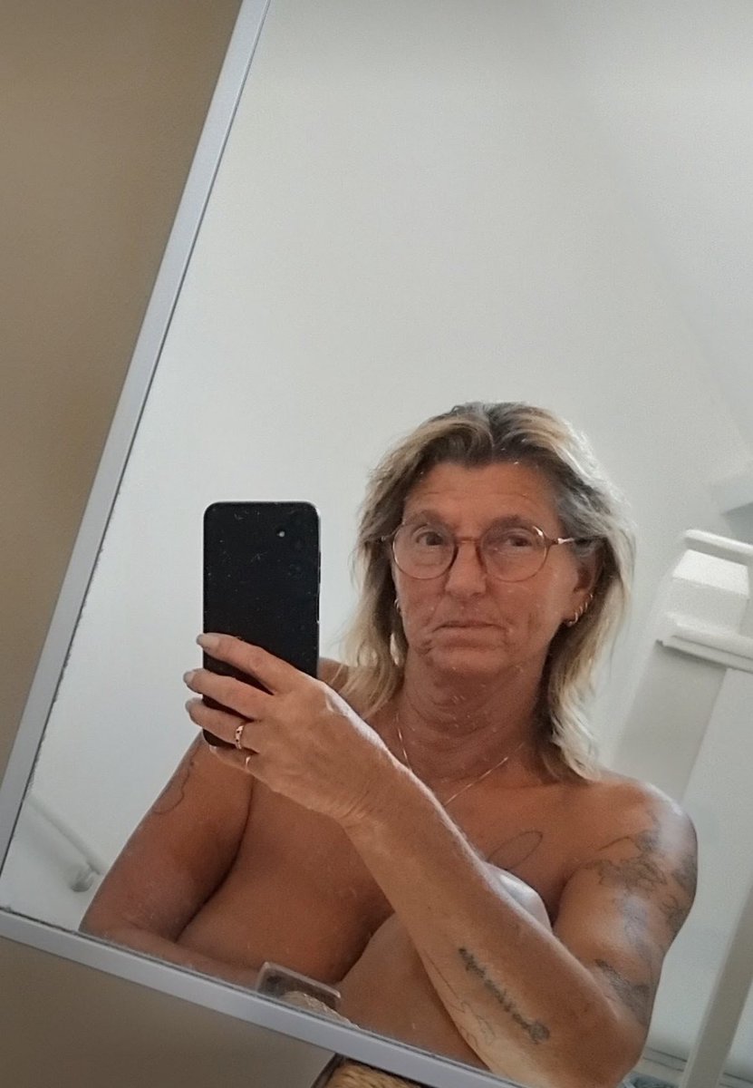 Yvonneschuit_'s tweet photo. How do I look https://t.co/ZzKzMBSljD