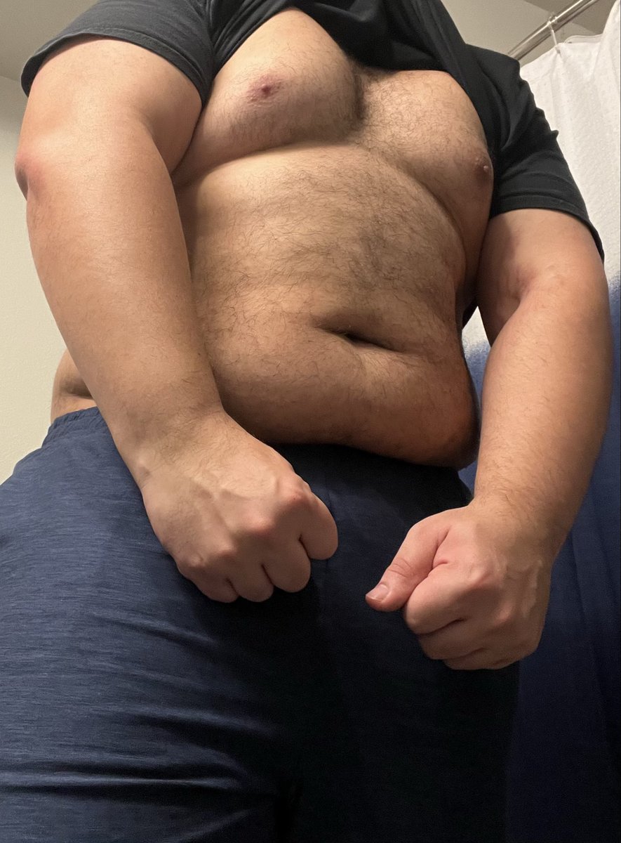 CanisGreen's tweet photo. Chest with a hint of tummy for Tuesday https://t.co/IA0mPRYdEg