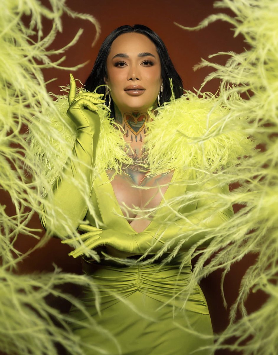 karivalaktorr's tweet photo. Wey me da chingo de risa que en cualquier cosa que pasa siempre pongan “se me cayó Karina, yo era Team Karina” WEEEEY NUNCA FUISTE TEAM KARINA, NO DIGAN MAMADAS, VISTE LA OPORTUNIDAD Y TE DESLINDAS DE ELLA! 

Por otra parte, que triste es leer que la insultan con comentarios desagradables, transfobicos y sobre todo se meten en el tema de la “Droguichis” alch es una qlrada 🤦🏼‍♀️ 

—Así que de este barco no me bajo y si es así, es para EMPUJARLO 💋

#LaCasaDeLosFamososMx
#TeamKarinaTorres