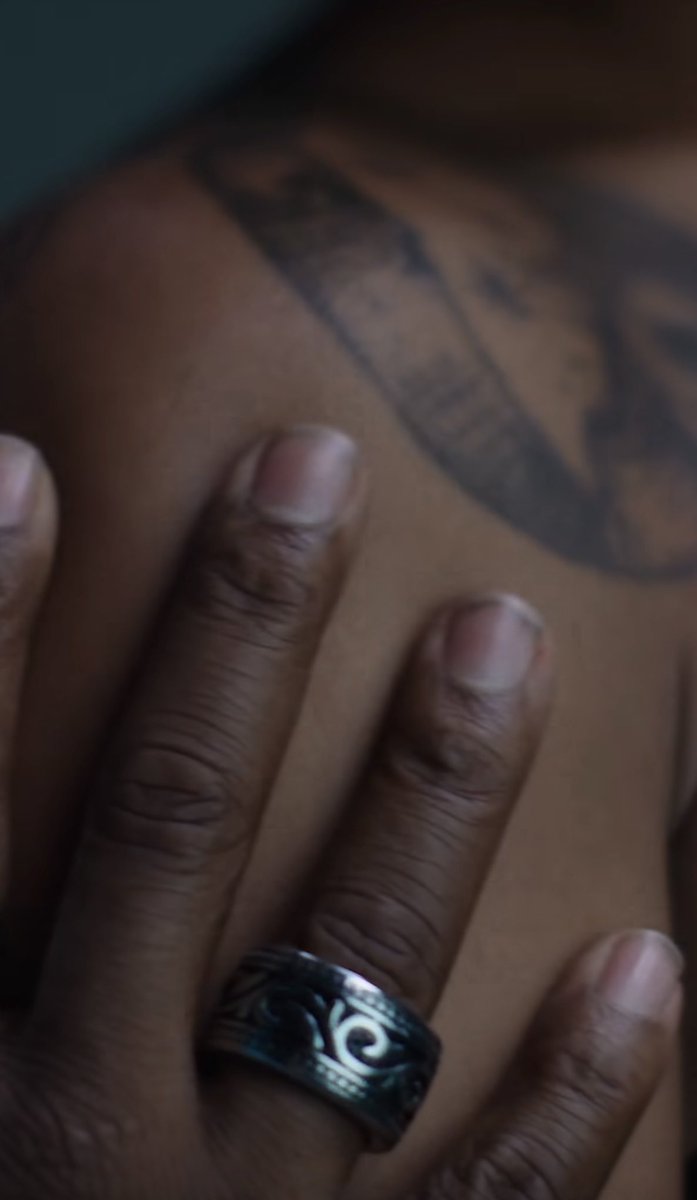 Buttacream__luv's tweet photo. Somebody tell Omarion next time he touch a woman in a video to have his nails clean🙄🥴😩😂 #omarion #mileage #mileageb2k #b2k https://t.co/JfQp50EhCO