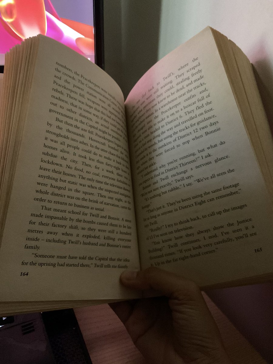andinuu's tweet photo. info puncak konfliknya halaman berapa?😪 
barely managed to finish part one, but still havent seen the peak yet https://t.co/wRznzpae5K