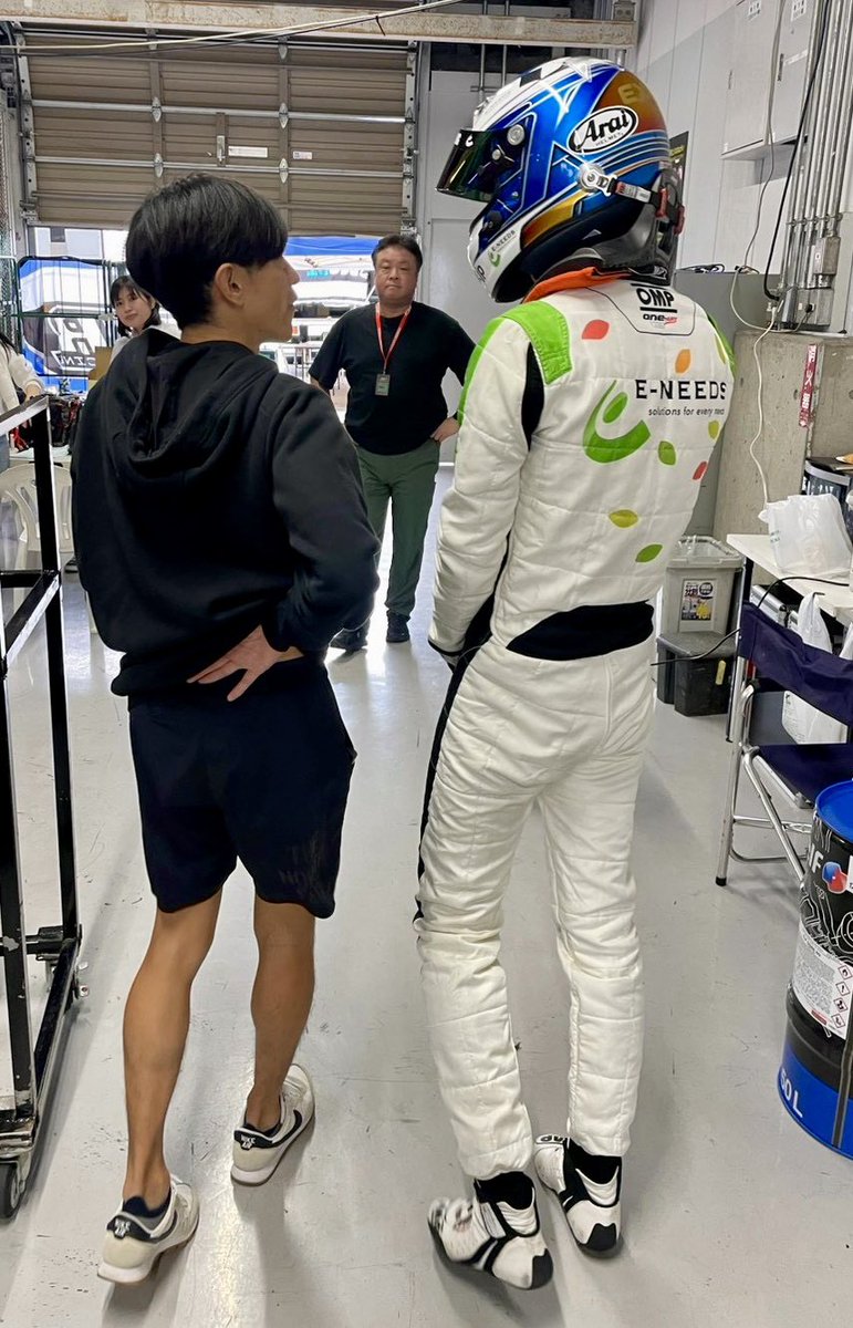 drybar_sim's tweet photo. 今回もアドバイザーとして吉田広樹選手に参加していただきました🙇🏻
経験の少ない僕たちにとって彼のサポート無しではこの結果はありませんでした。

今回も気付いたらいた白崎プロもしっかりサポートしてくれました🤔

CUR香川代表、メカニックの皆様もありがとうございました🙇🏻 https://t.co/q5eix1cunA