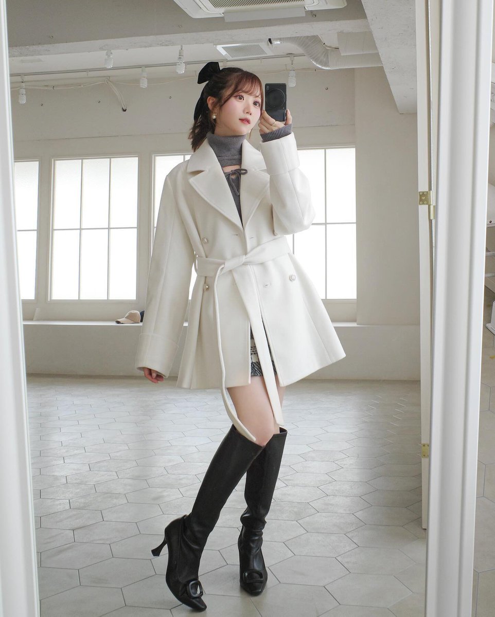 dopucolle's tweet photo. 大谷映美里のブーツ姿
黒でも白でも可愛い https://t.co/H7BtNMc8XF