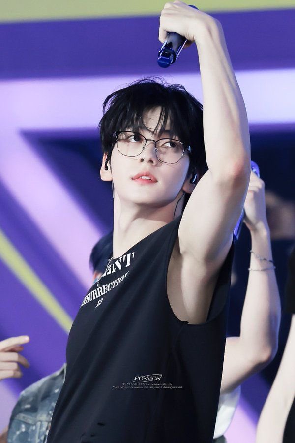 soobceps's tweet photo. his armpit is my vape https://t.co/8XgBxrCm0O