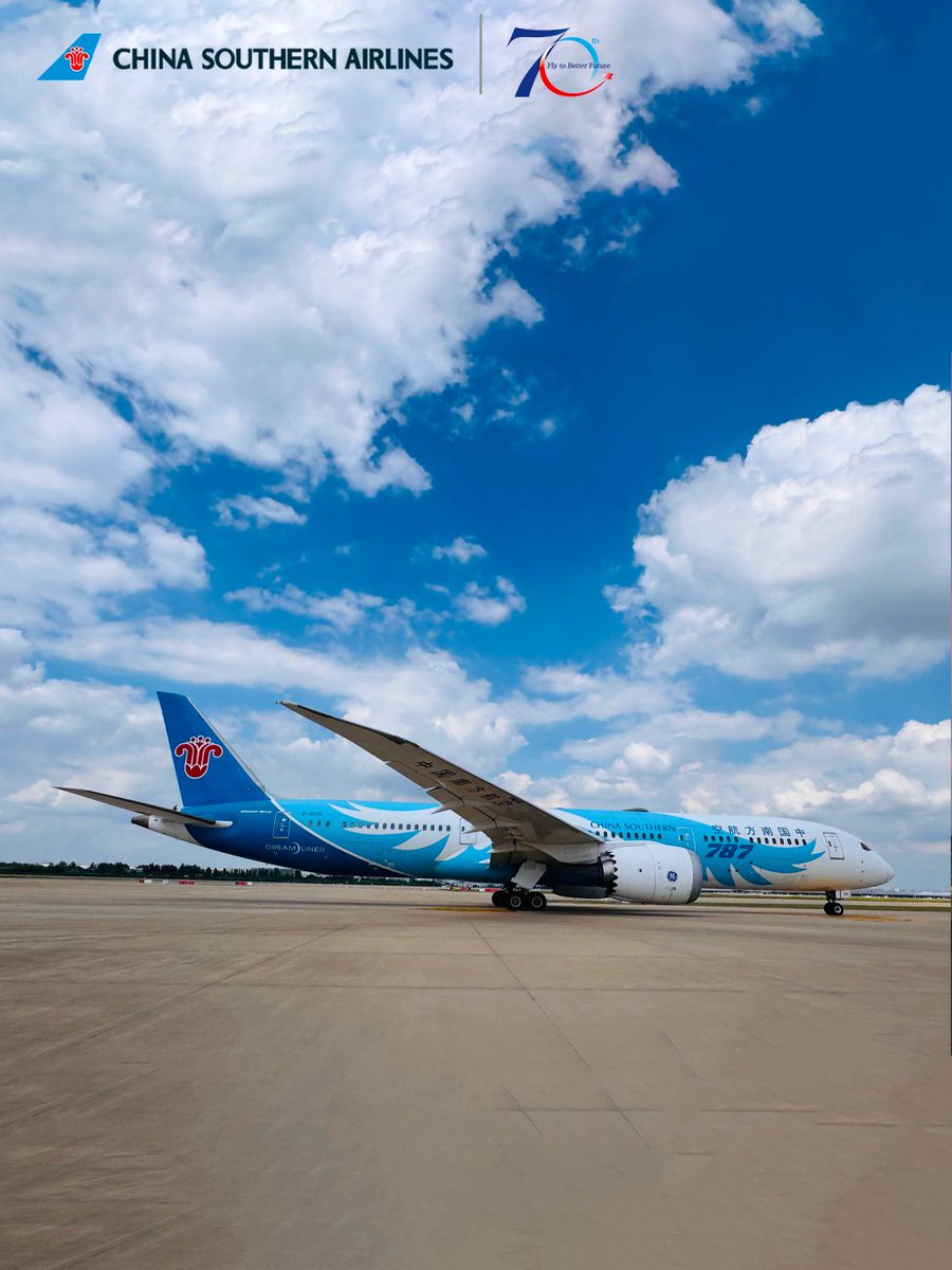 CSAIRGlobal's tweet photo. Wings reaching for the clouds. China Southern Airlines is here to fly you into a bright new day.✈️☀️
#CSAir #FlyWithCSAir https://t.co/ZBaGyV4Jky