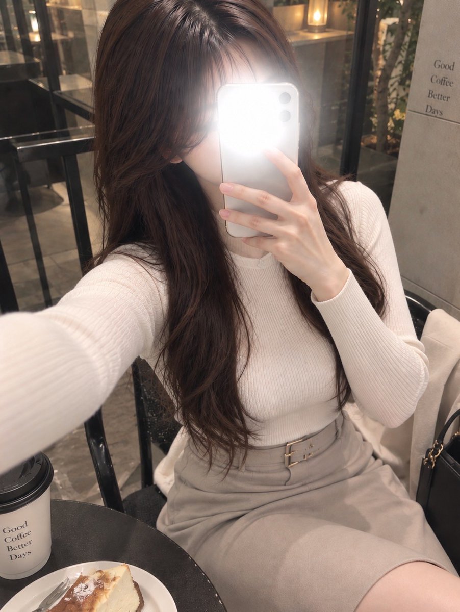 freeasami's tweet photo. 今日は朝からカフェで読書タイム📖
雨降っているから少しリラックスしてから
出勤することにしましたー🫶

てか、エビプリオ食べてみたくなった🦐 https://t.co/lvRvAtBsyE