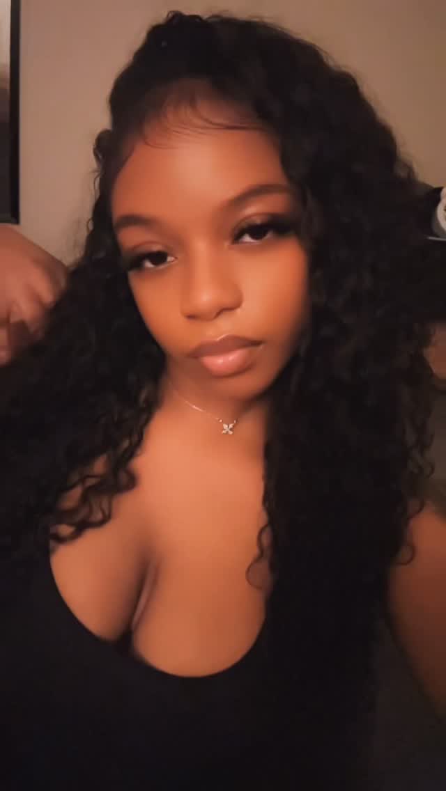 X0Amourr's tweet photo. your eyes look good on me 💕🫧 #single #nsfwtwtًً #contentcreator https://t.co/jRE7DFaf85