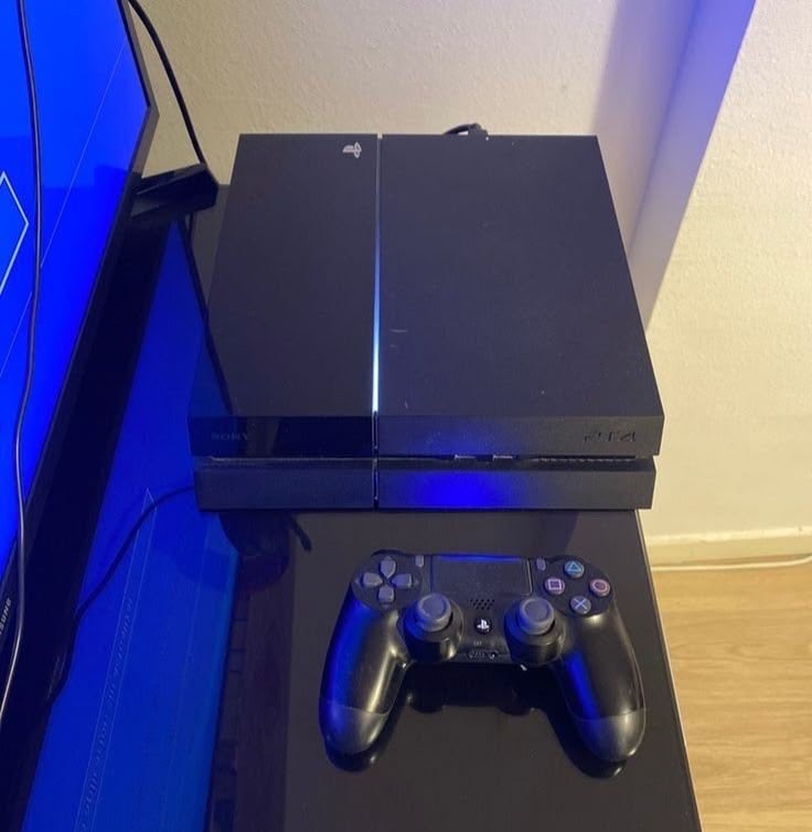 robisxx's tweet photo. e eu que comprei o ps4 só pra jogar gta 6 https://t.co/Y6HbnbUqGy