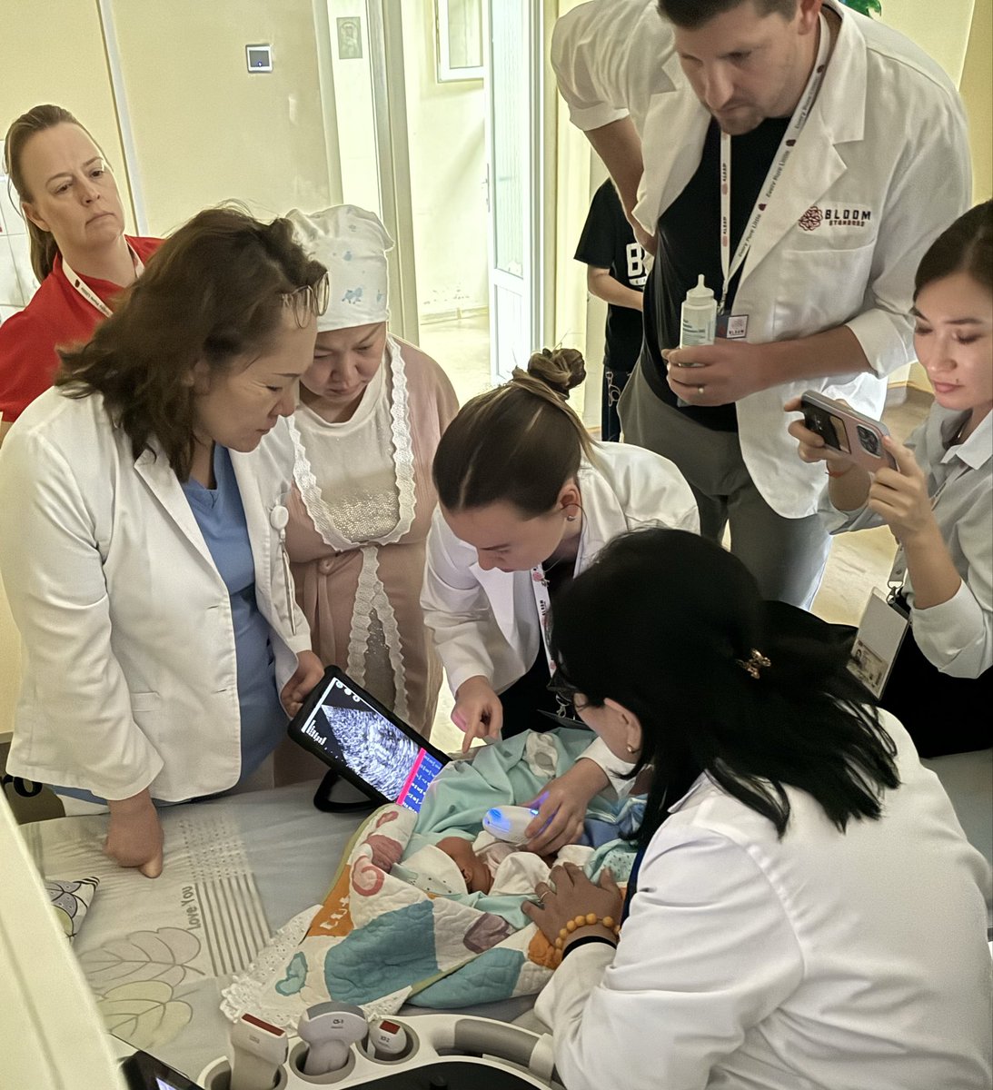 BloomStandard's tweet photo. Yay‼️ Bloom has a new U.S. patent, further strengthening our IP portfolio supporting next-gen automated ultrasound and AI-enabled EVA™ platform and RAPIDscan™ system. Patents are more than milestones—they help expand imaging access for mothers, babies and children globally. https://t.co/522HgCXmAx