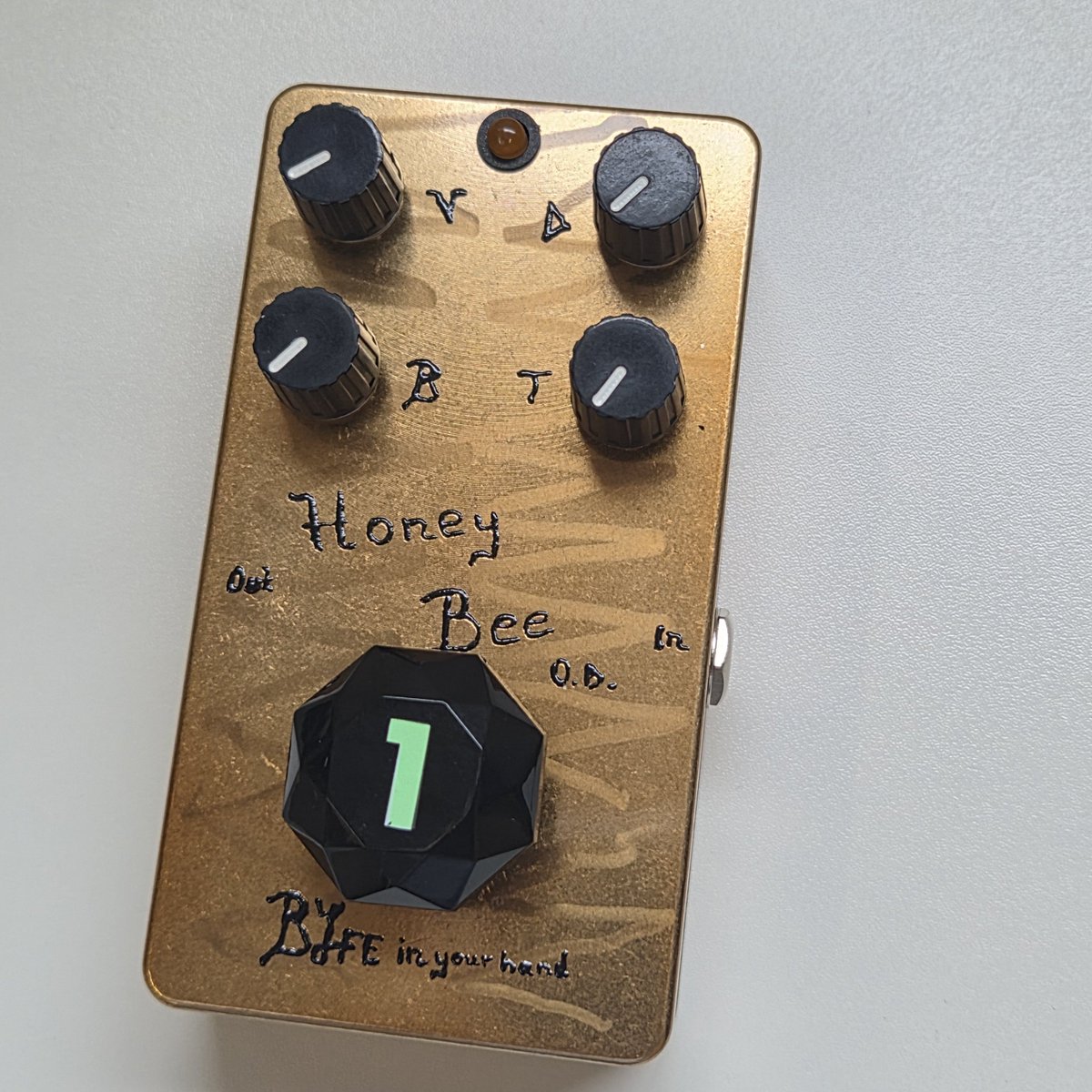 tomokazkawamura's tweet photo. 【新商品】
One Controlより新商品。
Octagon Switch Hatです。
一番の特徴はプリント加工が施されているところです。恐らく世界初のアイディアです。
見ての通り視認性抜群です。
何度も試作を繰り返しやっと商品化出来ました。
今週より発売開始。
皆様どうぞよろしくお願い致します。
 #Onecontrol https://t.co/JYSNUo6FIP