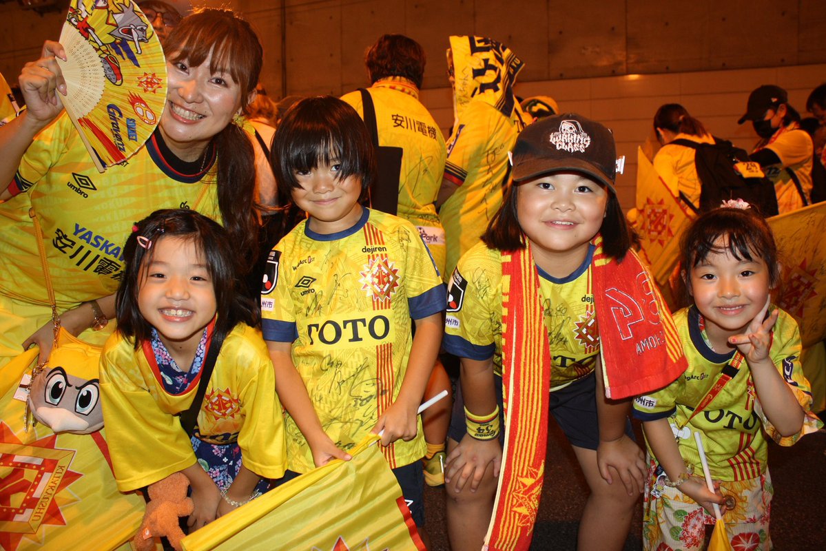 Giravanz_staff's tweet photo. ／
【9/20(日)わっしょいパレード2026】
参加のお知らせ
＼

第39回わっしょい百万夏まつりの「わっしょいパレード2026」にクラブとして参加することが決定しました！

ギラヴァンツ北九州としてフロントスタッフ､アカデミー選手､アカデミースタッフが参加します！🙌🌟
 ファンサポーターの皆さまにはぜひ、ユニフォームやグッズを着用してパレードに参加いただき一緒に盛り上げクラブのPRにご協力お願いいたします！
たくさんのご参加お待ちしております！🌈

※写真は昨年のものになります

▶️ https://t.co/rQRssGnD2N

#ギラヴァンツ北九州