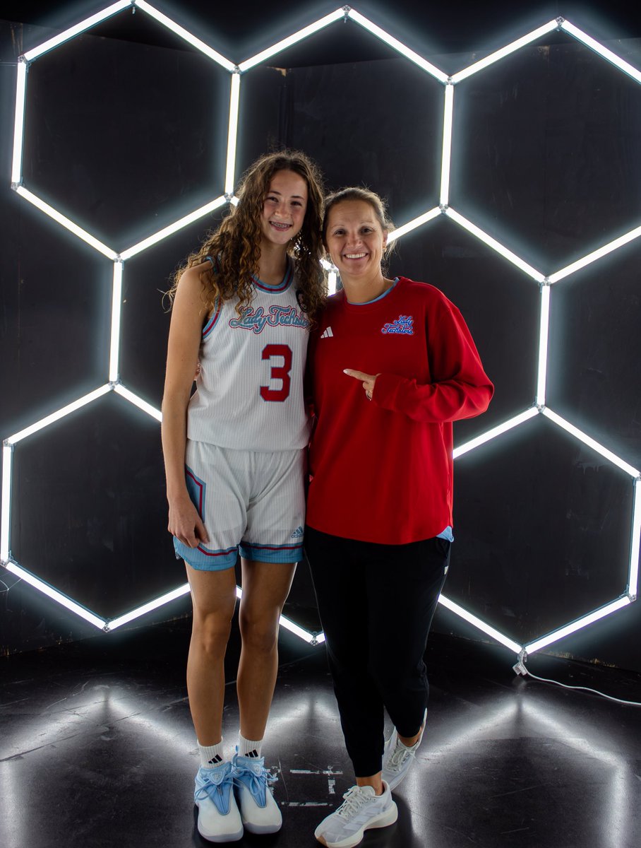 erin_akins1's tweet photo. Thank you @LATechWBB for a great unofficial visit!!🩵 @WoodzElite @TheBrandonLove @nbnbball https://t.co/PBedONeS0V