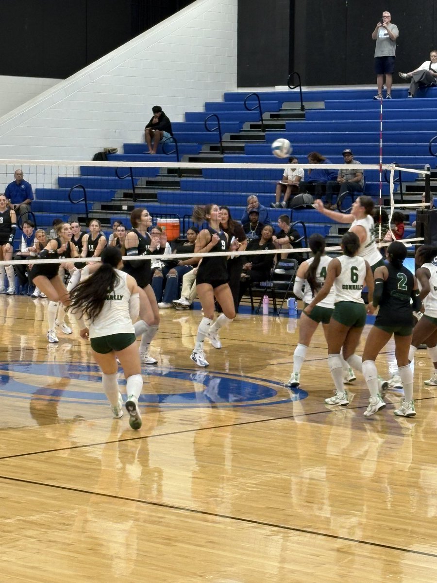 CoachDean_GISD's tweet photo. @CoachRichardso3 and the Girls in Blue are putting it on the Connally Cougars in an 23-5A matchup.  3 straight sets will do it.  
Congrats kids and coaches.  
@GeorgetownHS_VB @GeorgetownISD https://t.co/9FxwAjDBI1