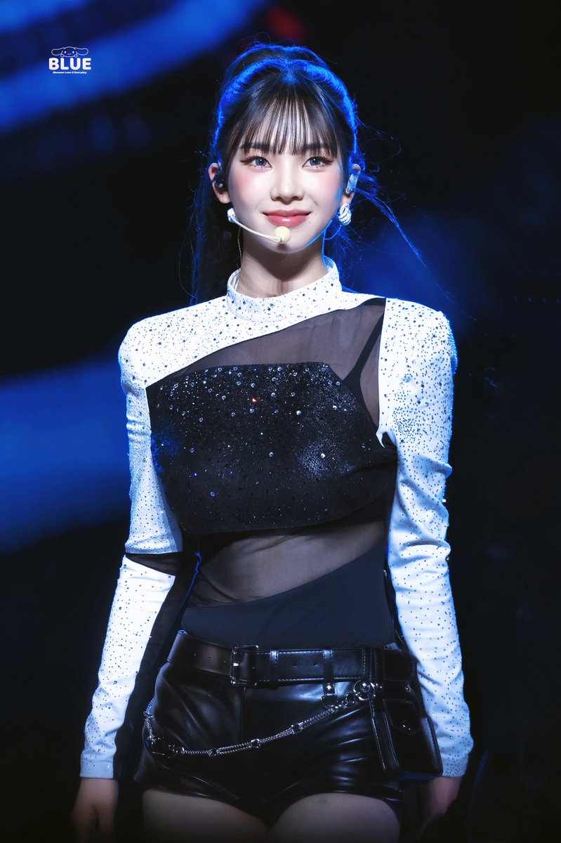 blue_karina_'s tweet photo. 260915 aespa 2026-27 LIVE TOUR -SYNK: COMPLaeXITY IN Hamilton

#카리나 #Karina
#에스파 #aespa https://t.co/YTTxrf7o5F