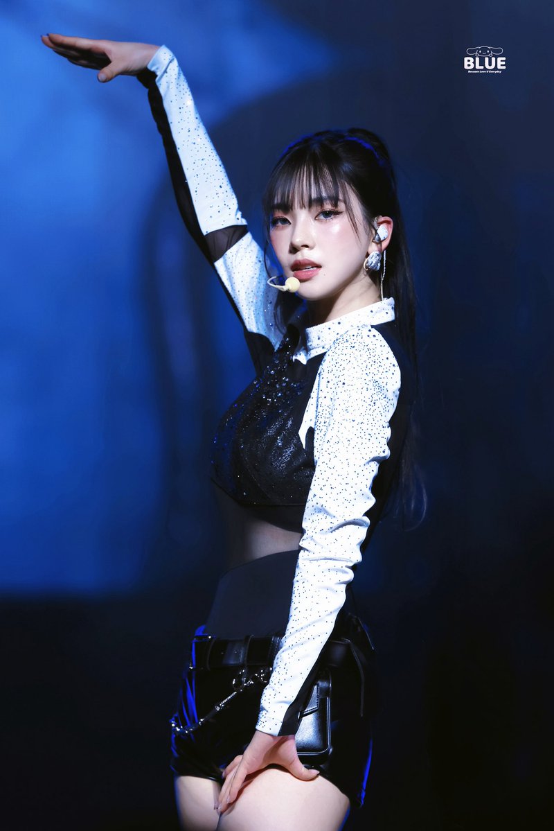 blue_karina_'s tweet photo. 260915 aespa 2026-27 LIVE TOUR -SYNK: COMPLaeXITY IN Hamilton

#카리나 #Karina
#에스파 #aespa https://t.co/YTTxrf7o5F