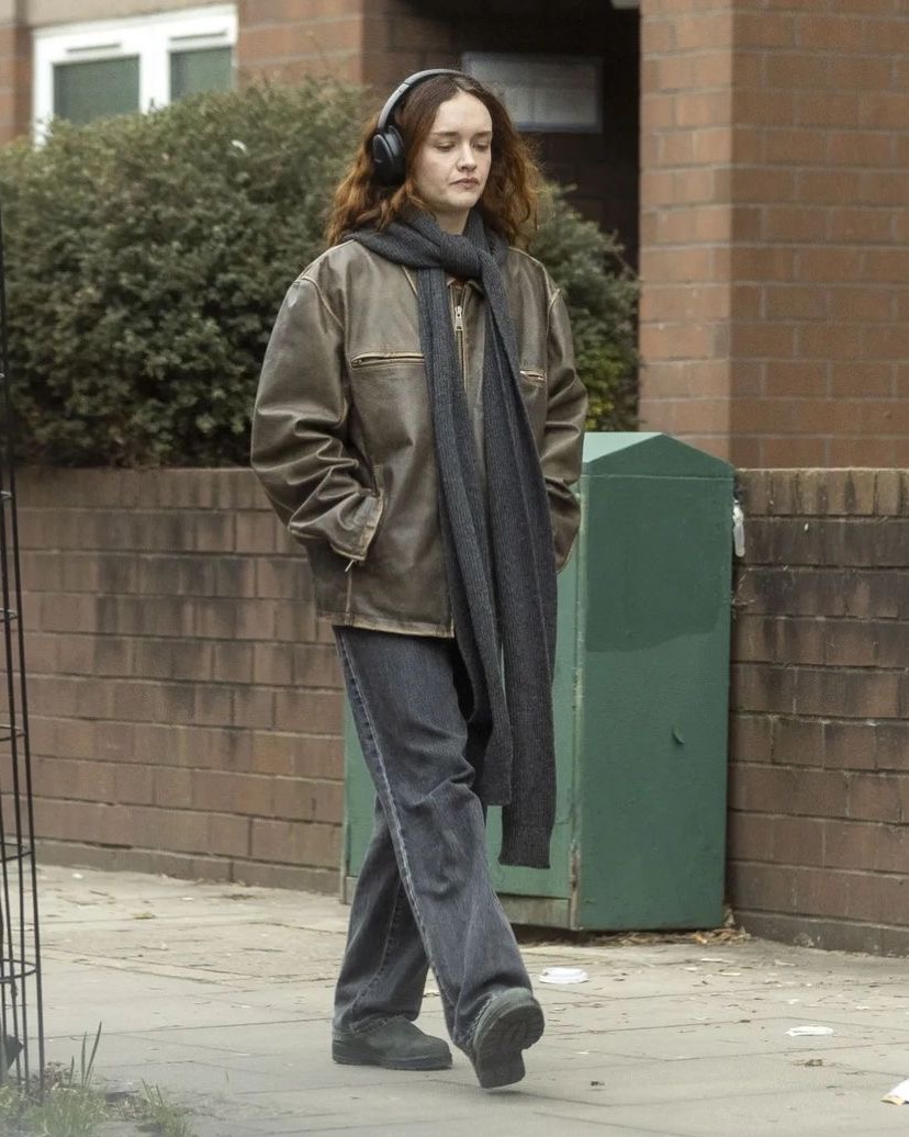 hellomilkhi's tweet photo. I love when Olivia dresses all dykey https://t.co/9jnc1w9h6o