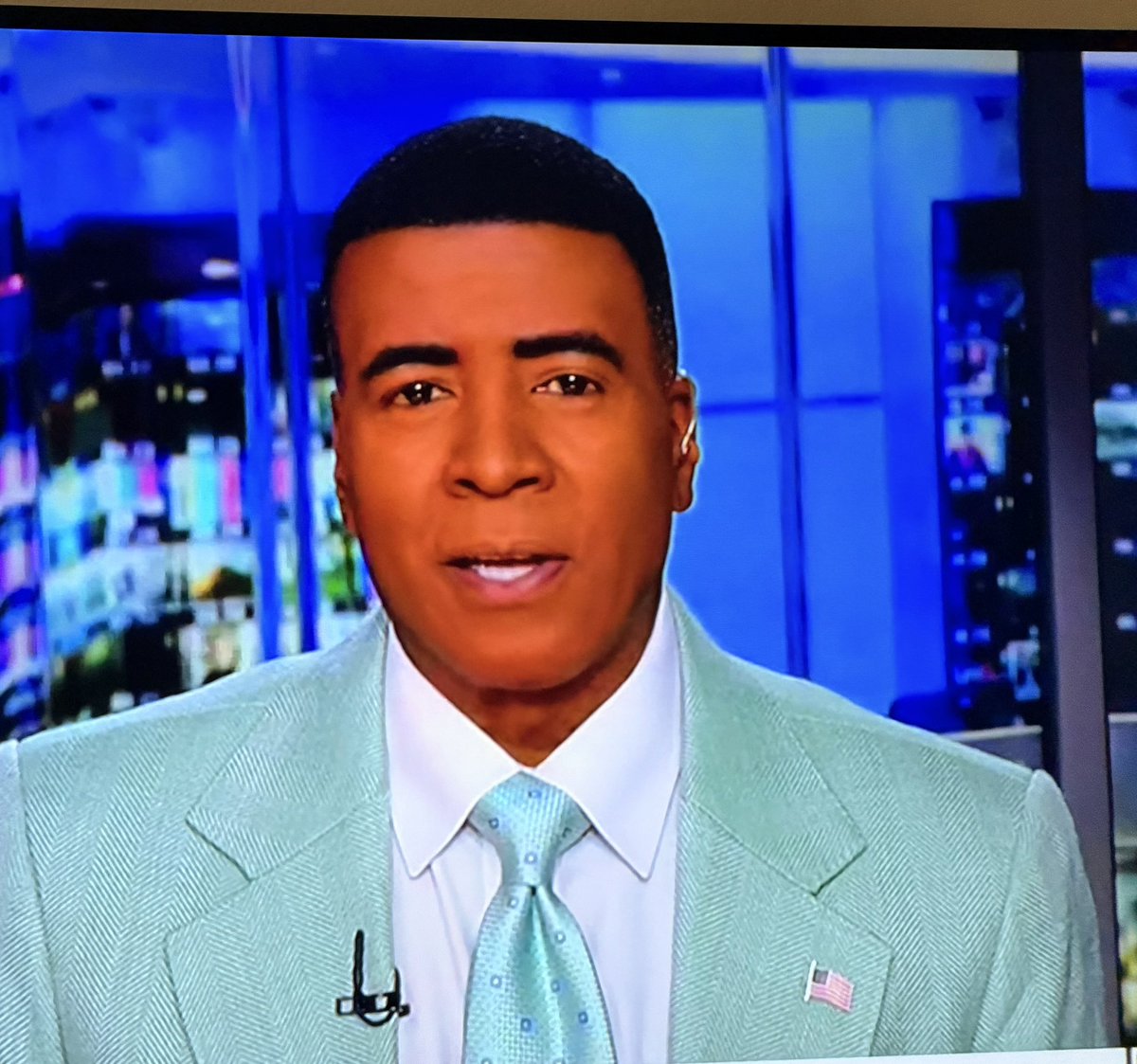 LVParMan66's tweet photo. @kevincorke reporting on “Hannity”.  He’s dressed as sharp as a obsidian blade.
Damn!  Props to your stylist. https://t.co/cVESR3MbUO