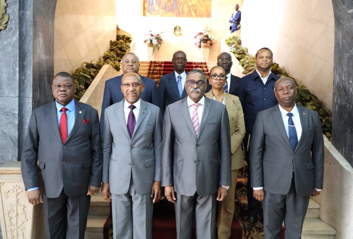 AngolaEmbassyJP's tweet photo. Os seis novos Cônsules-Gerais de Angola empossados, recentemente, foram instados, hoje, adoptar uma actuação mais próxima das comunidades angolanas, assegurando respostas eficientes às necessidades e a articulação com as prioridades da política externa. https://t.co/bA5f7rUE2J