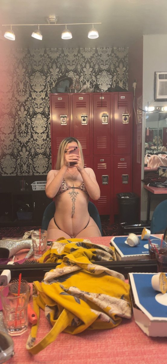 balancemutt's tweet photo. ughh why am I no one’s type? #snowbunny #pawg https://t.co/xiVAX1aRnw