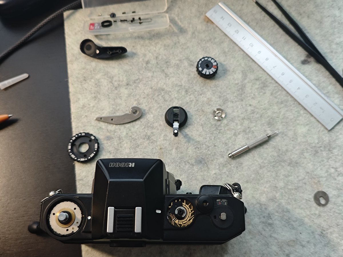 MartinPan213032's tweet photo. Fix my RICOH kr5 super2.☺️
It's calculator's spring dropped off,but due to it's simple design,it's easy to fix😜.(just need a tweezer and a screwdriver)@ricoh https://t.co/uM2FN1iZe3