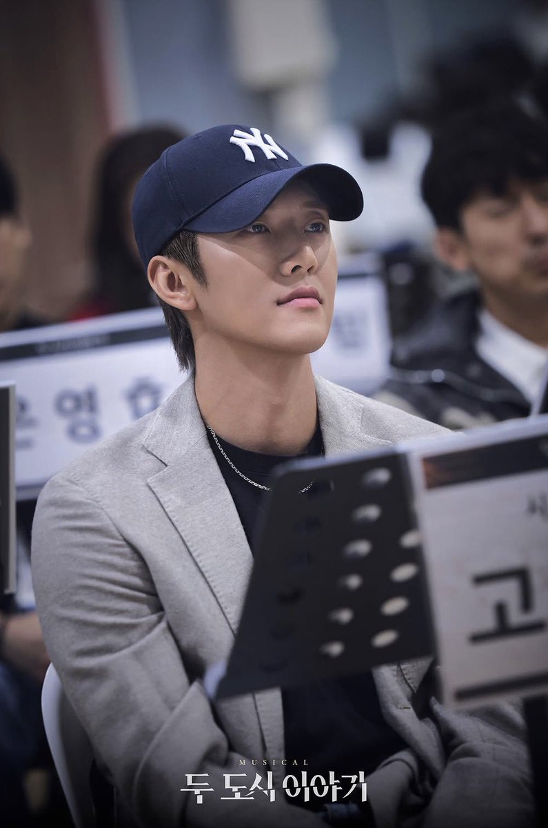 Descendantotw's tweet photo. 옳게 된 얼굴합 https://t.co/PwIK3wM6OM