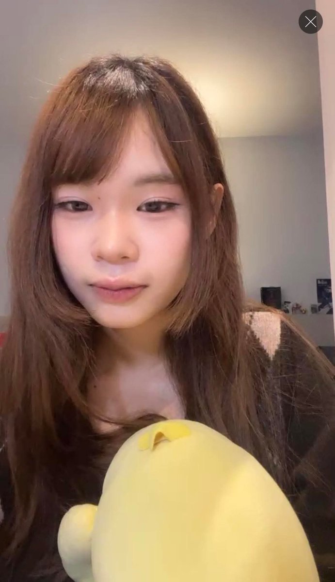 doobnk48tookwan's tweet photo. ไม่กล้าคุยด้วย #CGM48 #KwanCGM48

-ทุกคนรู้ป้ะว่าหนูก็โดนพี่แพนเค้กเข้ามาคุยด้วย หนูไม่กล้าคุยด้วยเลย รู้สึกว่าหนูเหมือนกำลังคุยกับคนกรุงเทพฯ Native ทุกคนเก็ตหนูไหม
-หนูเป็นฟีลแบบดูบ้านนอกทั้งตัว ทุกคนเข้าใจหนูป้ะ หนูเขินพี่แพนเค้ก เขาสวยอะเขิน หนูตึ๋มมาก ยิ้มให้ โอ๊ยตราย เขินว่ะ https://t.co/Ou49JeZ75L